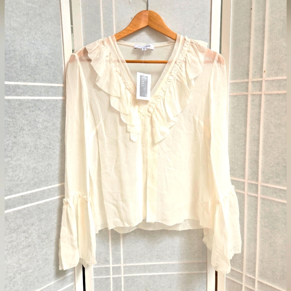 INTERMIX cream of white silk Romantic Boho blouse